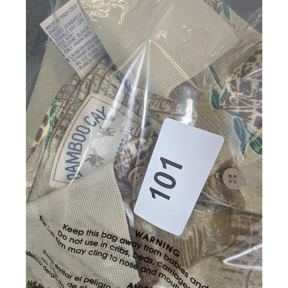 Bamboo Cay Hawaiian shirt mens Pineapple all over print beige size small - Picture 6 of 6